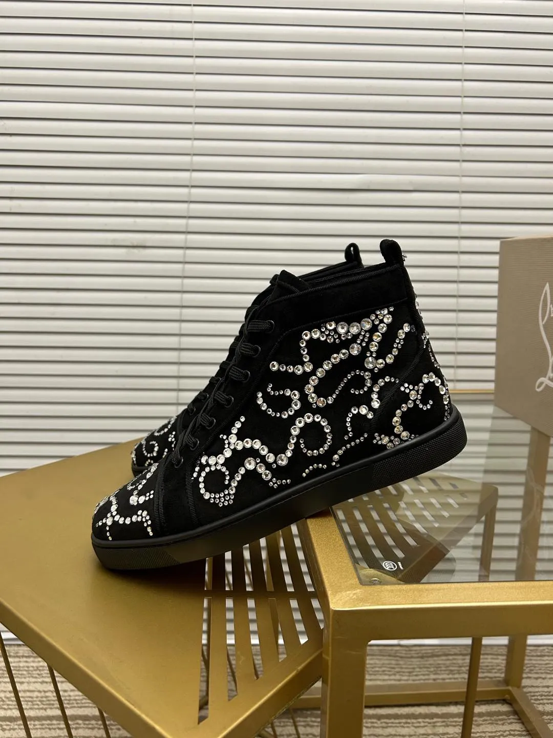 (Customized model) Ex-factory price is 580. christian louboutin (CL red sole shoes) counter series, casual sneakers for couples 📢 📢 📢 Exclusive hot style release 🎈🎈💪 Movable latex feet 👻 Finished outsole line [Proud] 😝Female 35-40# Male 38#-46, global supply😝 [Top version]: Original imported genuine leather upper, top original leather lining, original molded TPU outsole, original 1:1 detail processing, original shoe last,